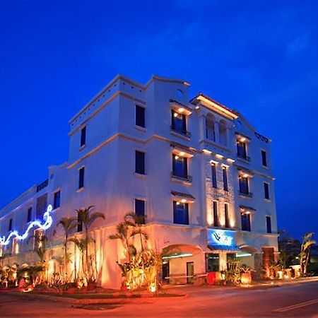 קילונג Blue Coast Spa Motel מראה חיצוני תמונה